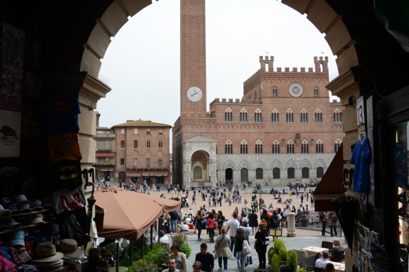 ourfirstviewofthepiazzadelcampo.jpg