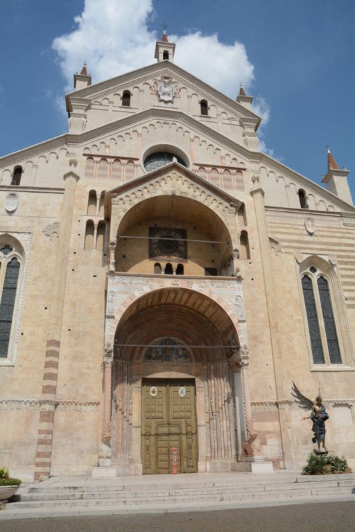 alsoveronaselegantromanesqueduomo.jpg